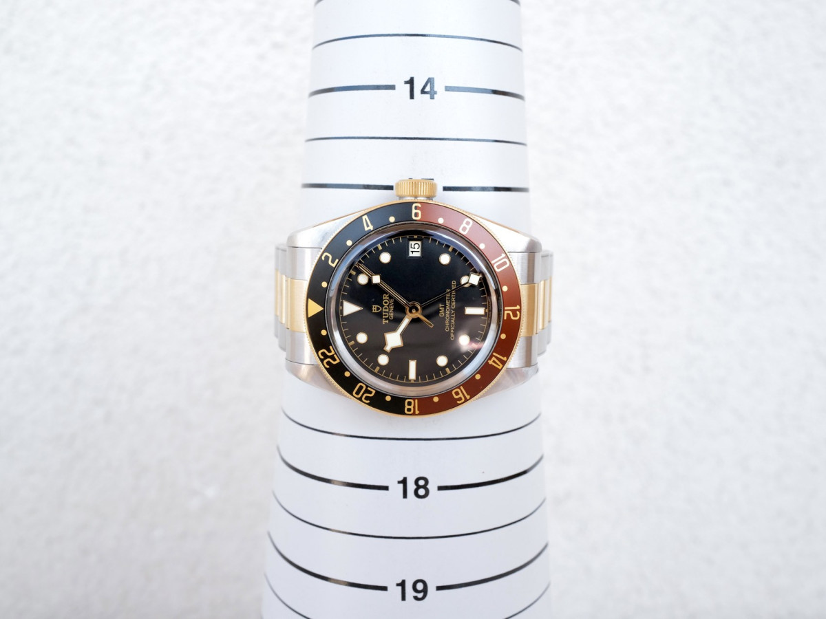 Швейцарський годинник Tudor Black Bay GMT 41