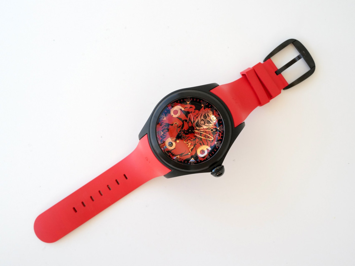 Швейцарський годинник Corum Bubble Diablo Titanium Limited Edition 52