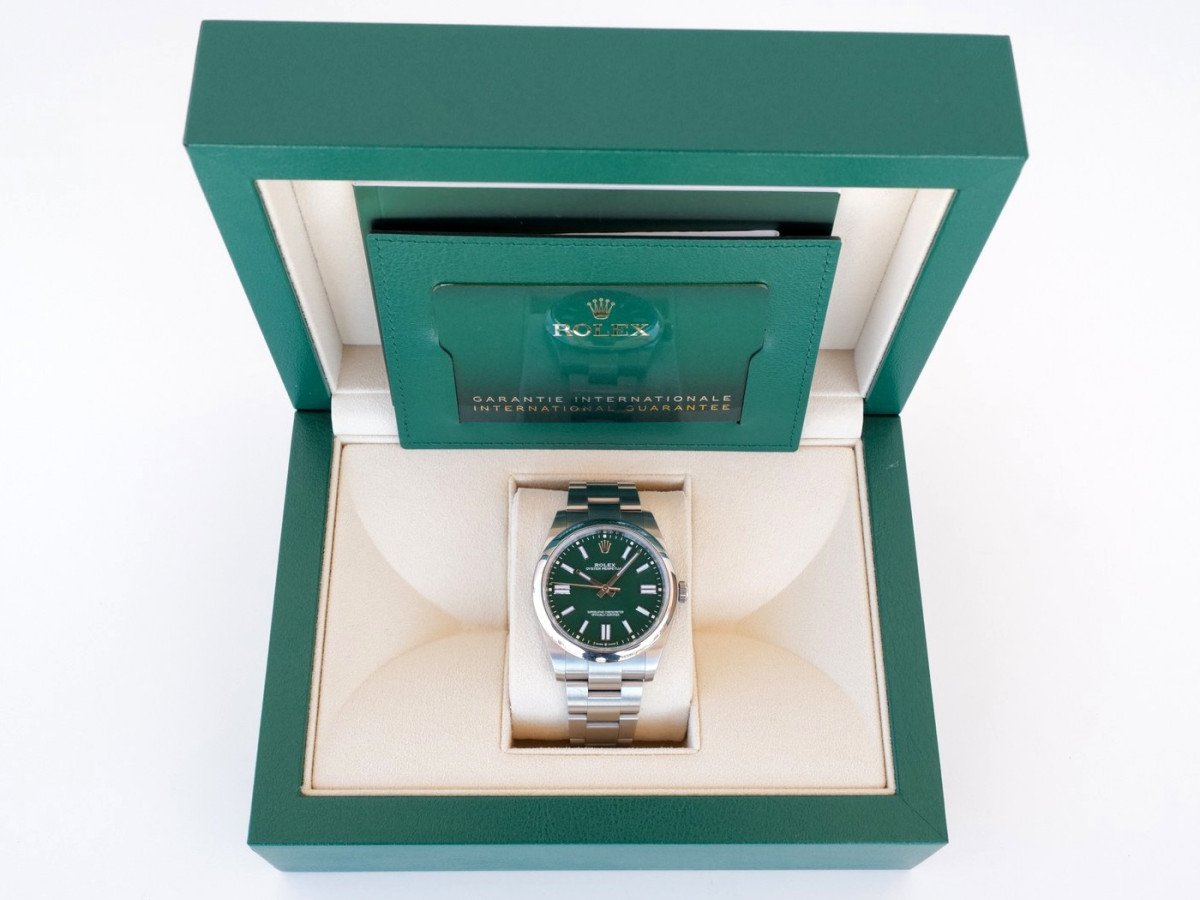 Швейцарський годинник Rolex Oyster Perpetual 41 Green Dial (2025)