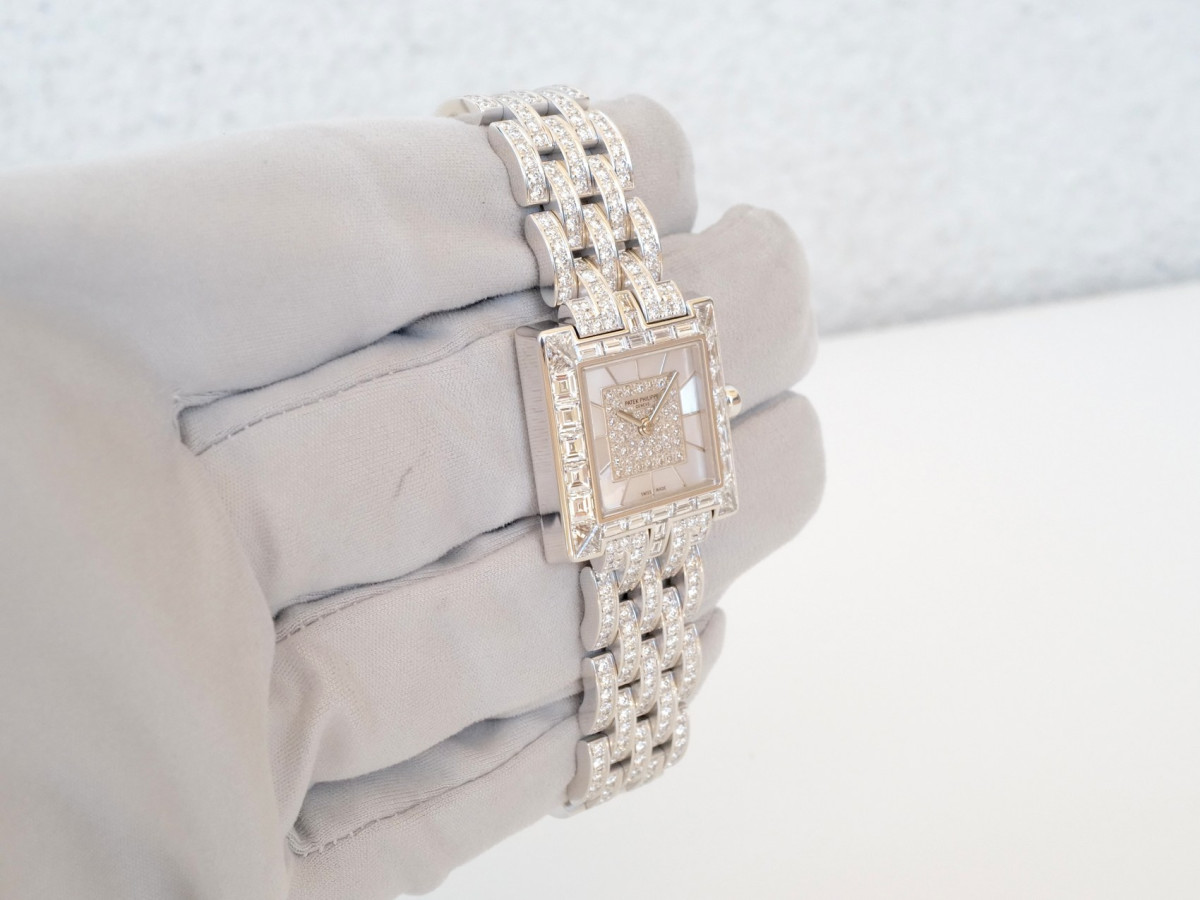 Швейцарський годинник Patek Philippe Gondolo 18K White Gold Baguette Bezel Pave Diamond Dial
