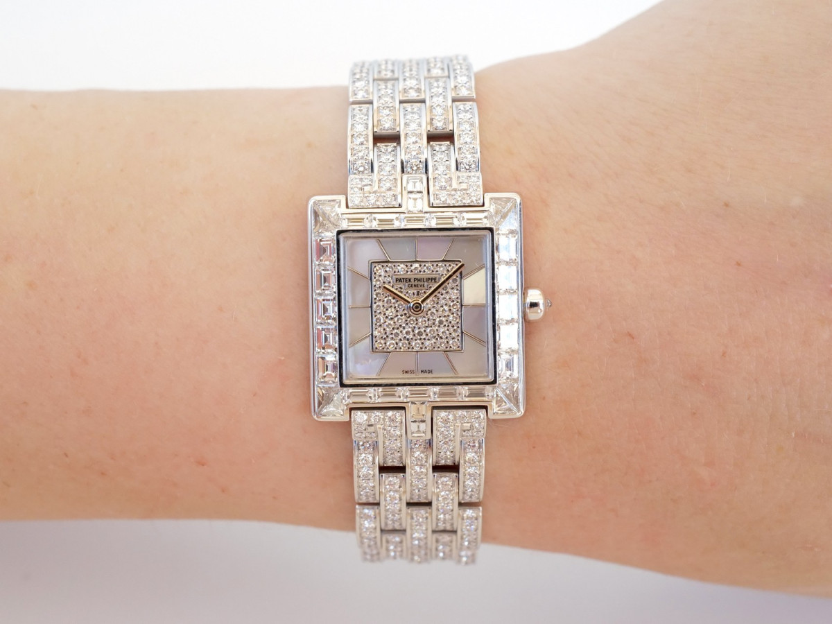 Швейцарський годинник Patek Philippe Gondolo 18K White Gold Baguette Bezel Pave Diamond Dial