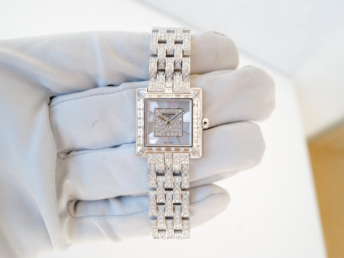 Швейцарський годинник Patek Philippe Gondolo 18K White Gold Baguette Bezel Pave Diamond Dial
