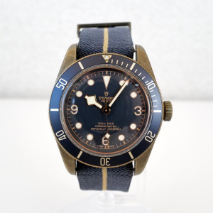 Швейцарские часы Tudor Heritage Black Bay Bronze Blue Bucherer 43