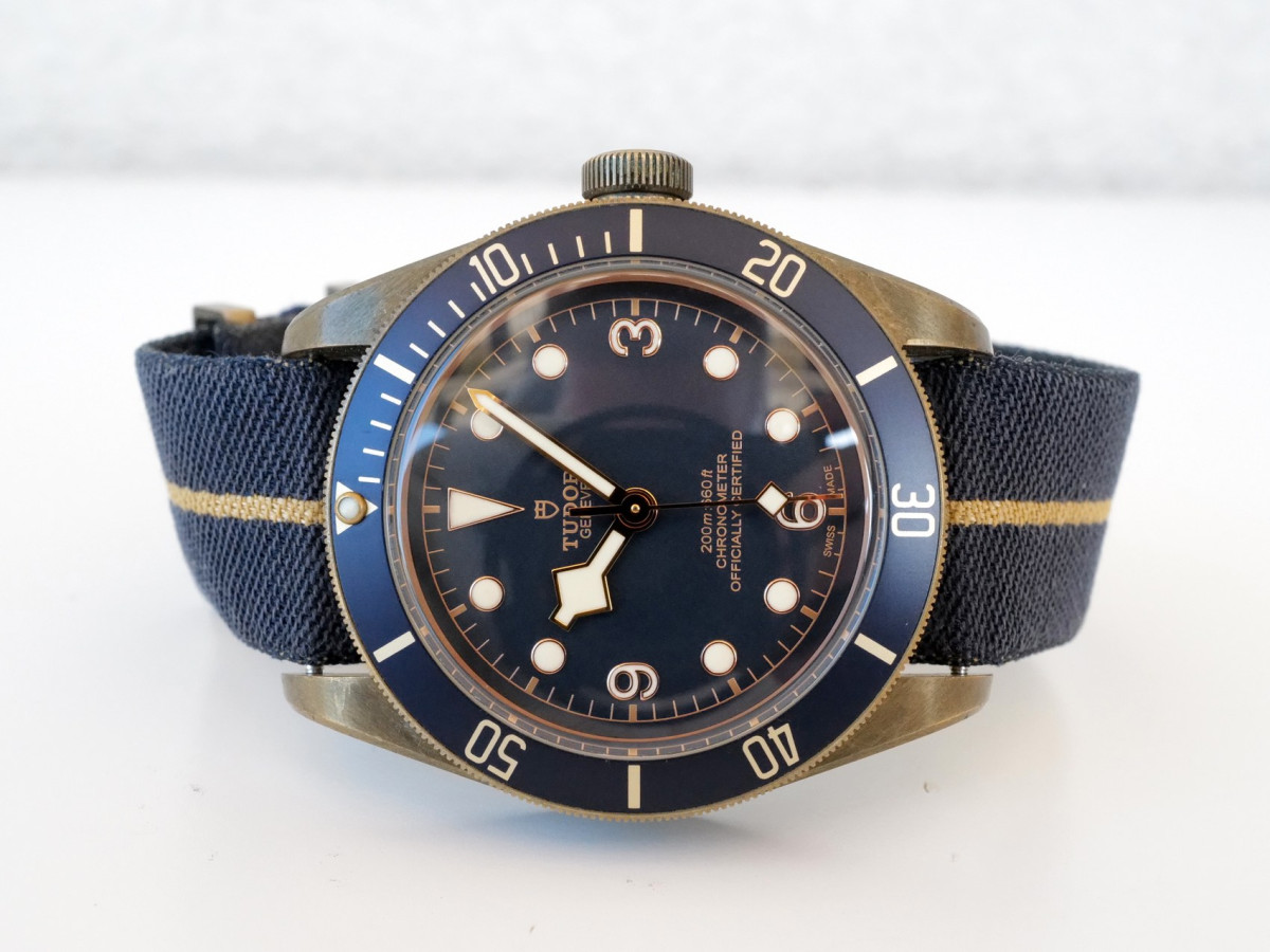 Швейцарские часы Tudor Heritage Black Bay Bronze Blue Bucherer 43