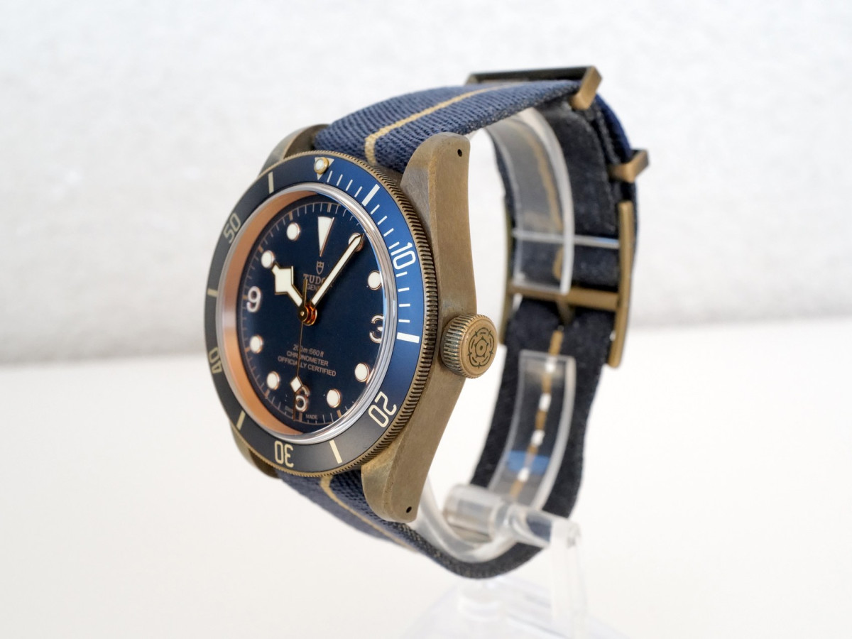 Швейцарские часы Tudor Heritage Black Bay Bronze Blue Bucherer 43